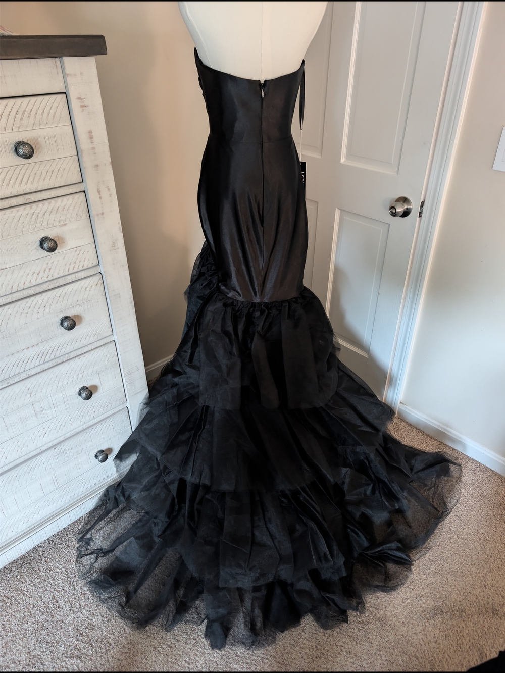 NWT Jovani Strapless Black Satin Tiered Tulle Mermaid Gown Sz 4 Formal Dress - Picture 3 of 10